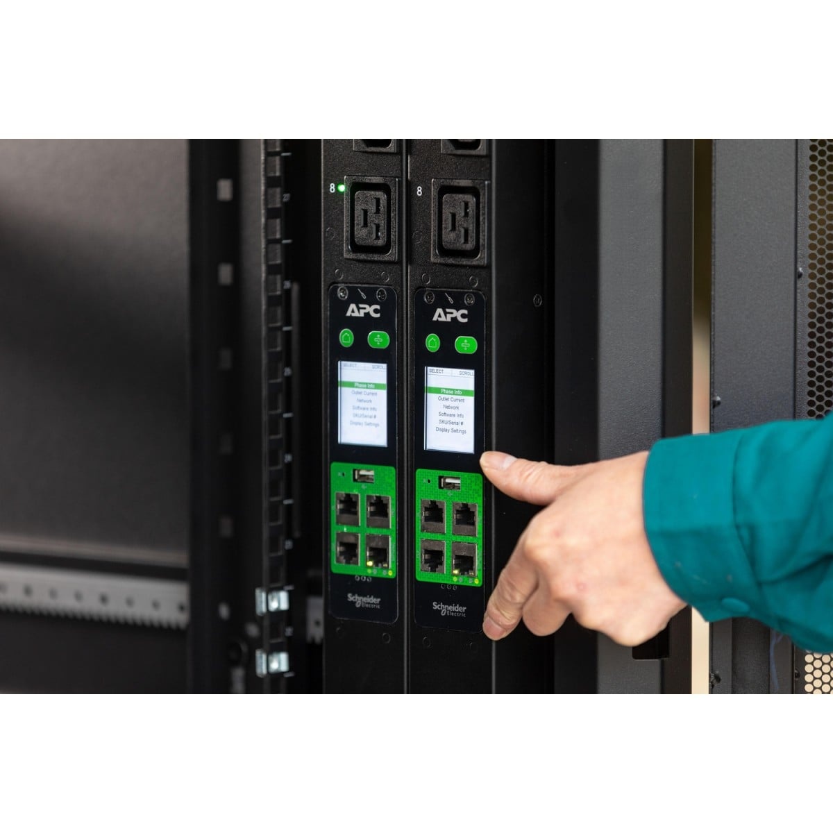 APC Easy PDU Switch 1U 16A 230V (8)C13 - BATTERIE E ALIMENTATORI | TecnoCARE.net Sabaudia, Latina, Terracina, San Felice Circeo e Pontinia