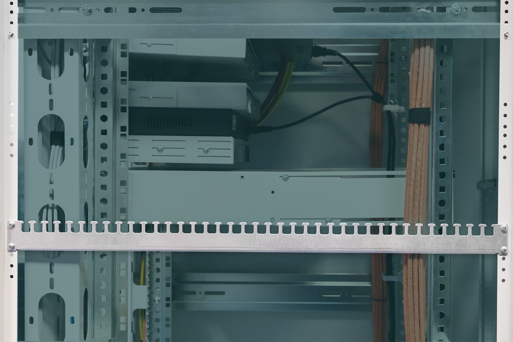 DIGITUS Digitus Rotaie di fissaggio per i cavi per armadi da 483 mm (19") della serie Unique e Dynamic Basic - COMPONENTI | TecnoCARE.net Sabaudia, Latina, Terracina, San Felice Circeo e Pontinia