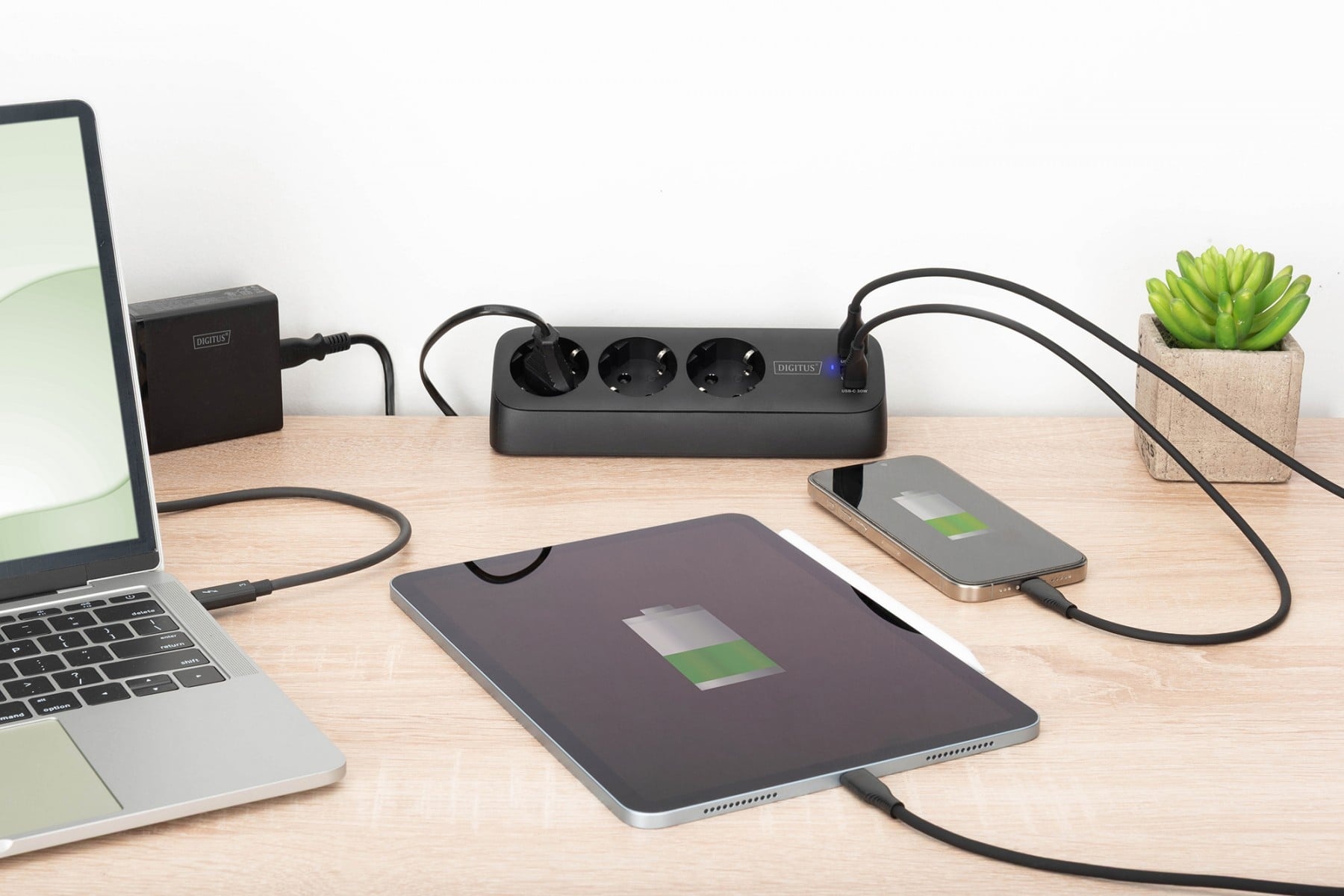DIGITUS Digitus DA-70625 ciabatta di alimentazione da ufficio a 3 vie con 2 porte USB-A e 1 porta USB-C, nera - DISPOSITIVI E ACCESSORI DI CABLAGGIO | TecnoCARE.net Sabaudia, Latina, Terracina, San Felice Circeo e Pontinia