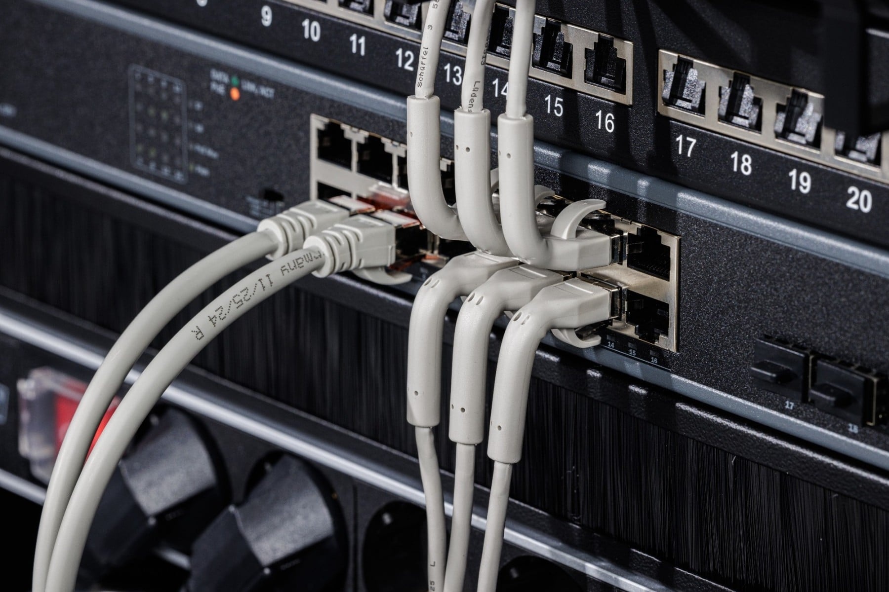 DIGITUS Digitus DK-1632-A-030B Cavo patch angolato CAT 6A F-FTP, rame, 3 m, grigio - CAVI PER COMPUTER E PERIFERICHE | TecnoCARE.net Sabaudia, Latina, Terracina, San Felice Circeo e Pontinia