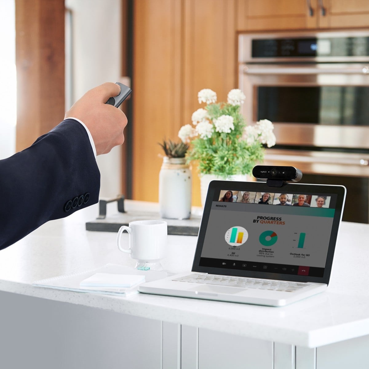 LOGITECH Logitech Spotlight puntatore wireless Bluetooth/RF Oro - TASTIERE E CONTROLLER | TecnoCARE.net Sabaudia, Latina, Terracina, San Felice Circeo e Pontinia